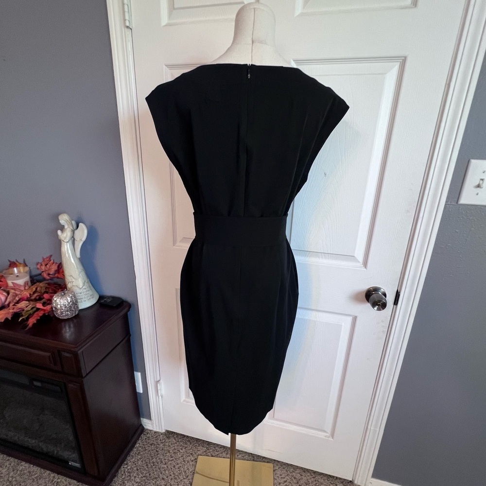 Doncaster Signature Black Scoop Neck Body Con Belted Midi Dress Women’s Size 10‎ - Picture 3 of 12